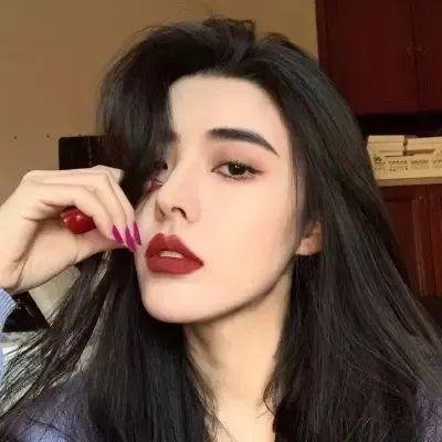 黑暗中的两个人